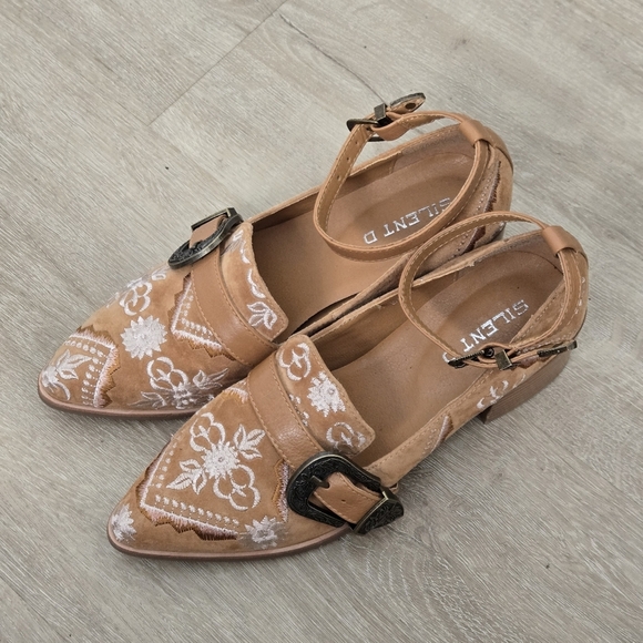Anthropologie Silent D Embroidered Heeled Loafers Boho Suede Leather Tan Size 37 - Picture 2 of 11